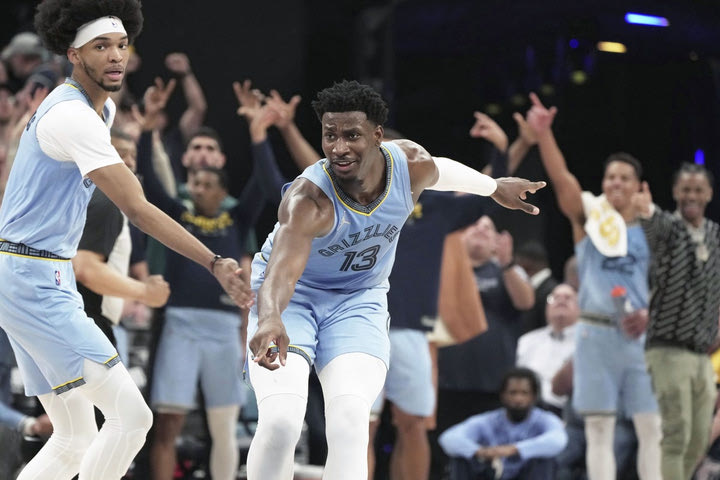NBA, Γκρίζλις – Γουόριορς 134-95: Το Μέμφις συνέτριψε τον Κάρι και την παρέα του και έμεινε ζωντανό