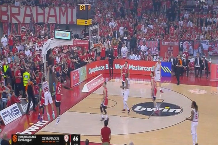 Ολυμπιακός – Μονακό: Το buzzer beater τρίποντο του Μάικ Τζέιμς στο φινάλε της τρίτης περιόδου