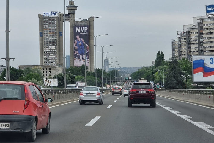 Final Four 2022: Ο πρώτος ουρανοξύστης του Βελιγραδίου ντύθηκε με τη μορφή του Νίκολα Γιόκιτς