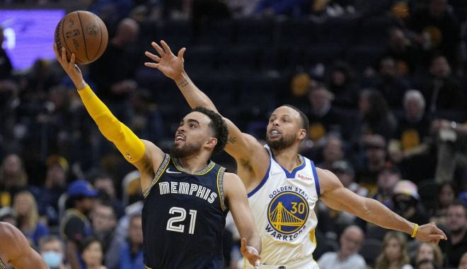 Το συγκλονιστικό φινάλε του Game 4 ανάμεσα στους Γουόριορς και τους Γκρίζλις