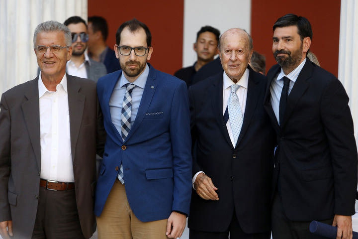 Μέγιστη τιμή για το SPORT24 και τους Παντελή Βλαχόπουλο –  Κώστα Χολίδη: Βραβεύτηκαν από το Ίδρυμα Μπότση στο Ζάππειο Μέγαρο