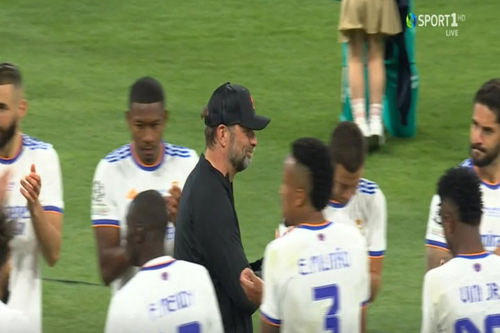 Τελικός Champions League 2022: Οι παίκτες της Ρεάλ έκαναν pasillo στους παίκτες της Λίβερπουλ