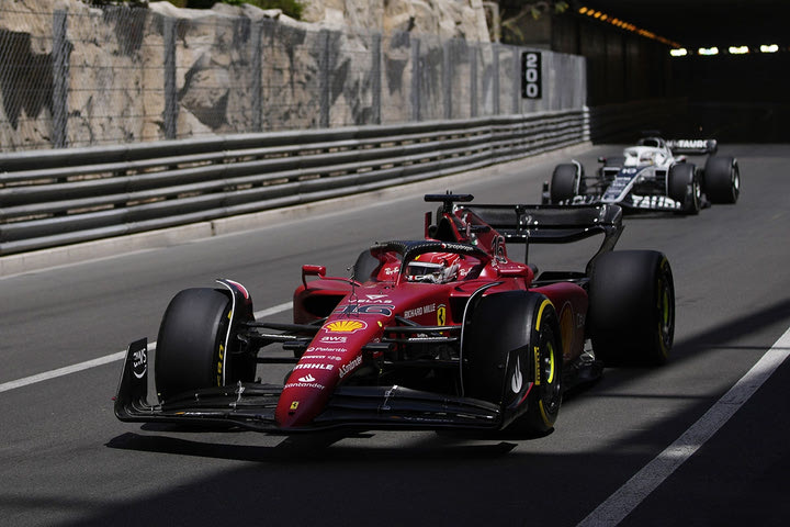 Formula 1: Ο Λεκλέρ ταχύτερος στα χιλιοστά από τους Πέρεζ και Σάινθ στις πρώτες δοκιμές του Μονακό