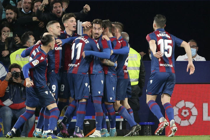 Λεβάντε – Σοσιεδάδ 2-1: Ζωντανή στη μάχη για τη σωτηρία