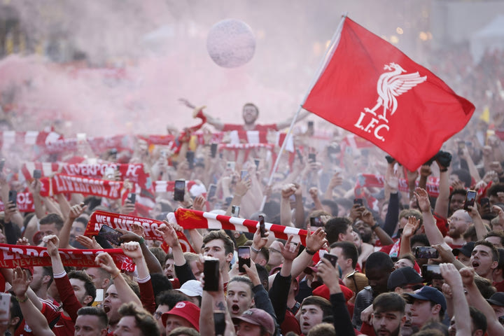 Τελικός Champions League 2022: Δακρυγόνα από την Αστυνομία, άγριο κράξιμο από τον αδερφό του Μάτιπ