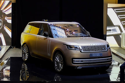 Το νέο Range Rover ήρθε στην Ελλάδα και αυτές είναι οι τιμές του