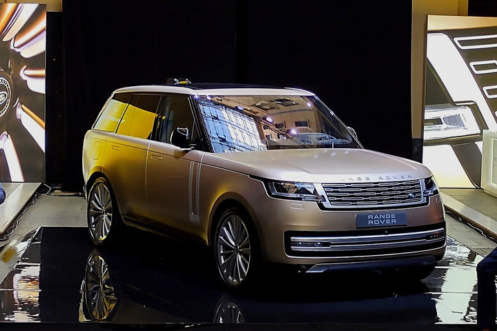 Το νέο Range Rover ήρθε στην Ελλάδα και αυτές είναι οι τιμές του