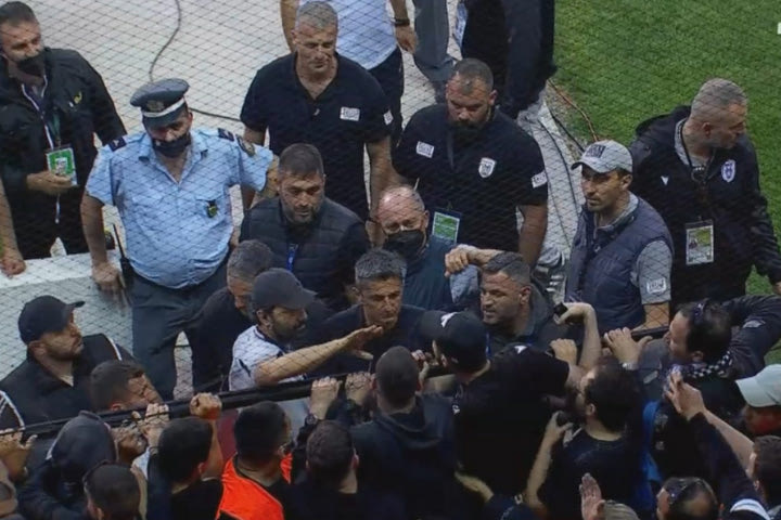 ΠΑΟΚ: Έντονες αποδοκιμασίες στην Τούμπα, ο Λουτσέσκου έμεινε και μίλησε με τον κόσμο