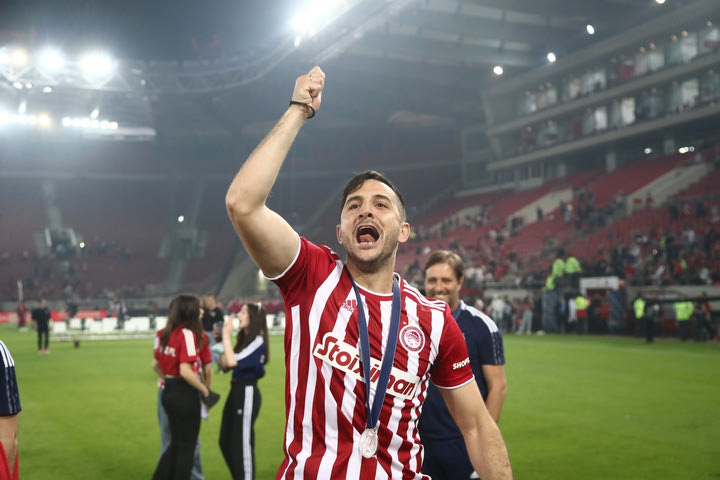 Μανωλάς: “Αυτό που ζεις με τον κόσμο του Ολυμπιακού, δεν το ζεις πουθενά”