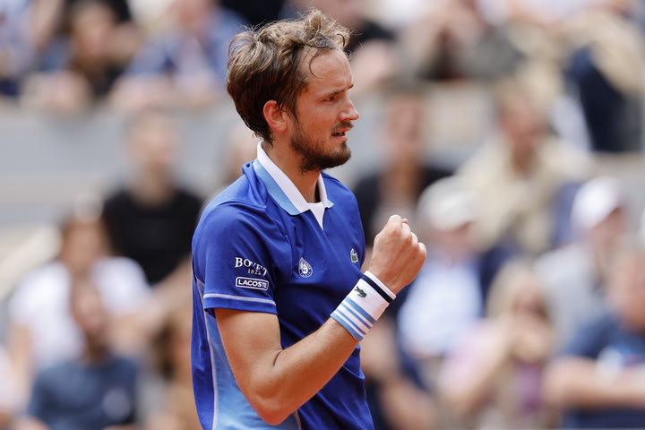 Roland Garros: Στον τέταρτο γύρο Μεντβέντεφ, Ρούμπλεφ και Σίνερ