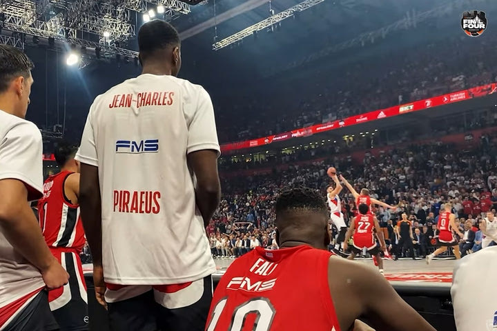 Final Four 2022, Ολυμπιακός: Η απογοήτευση στον πάγκο την στιγμή του νικητήριου καλαθιού του Μίτσιτς