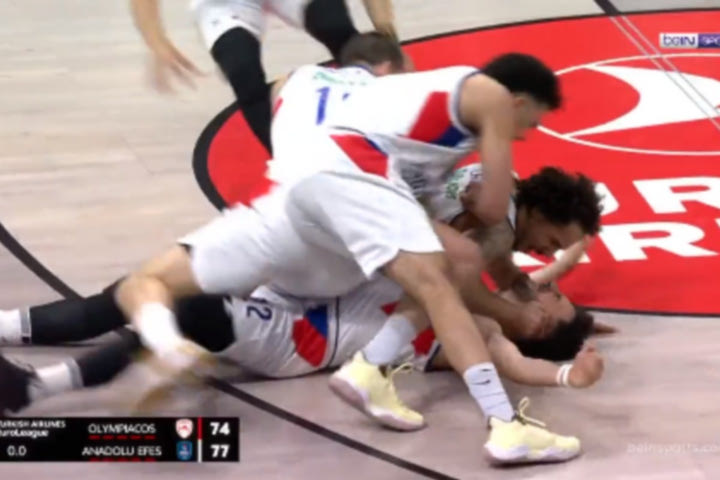 Final Four 2022, Ολυμπιακός – Εφές: Τα ουρλιαχτά των Τούρκων sportscaster στο τρίποντο του Μίτσιτς