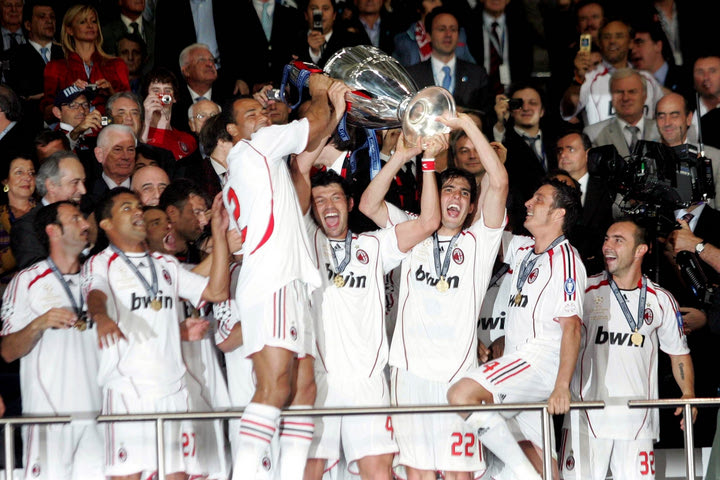 Ευρωπαϊκοί τελικοί στην Ελλάδα: To διαιτητικό σκάνδαλο, ο ιπτάμενος Φαν Μπάστεν και το χαστούκι στη “Μεγάλη Κυρία”