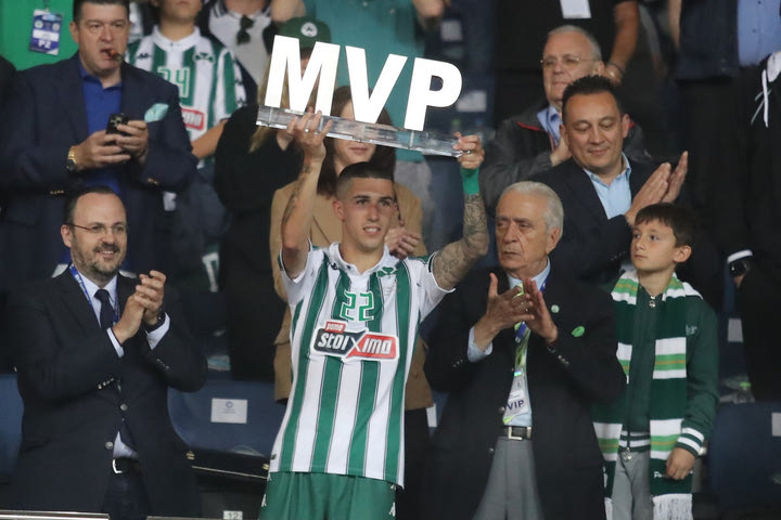 Ο Αϊτόρ παρέλαβε το βραβείο του MVP
