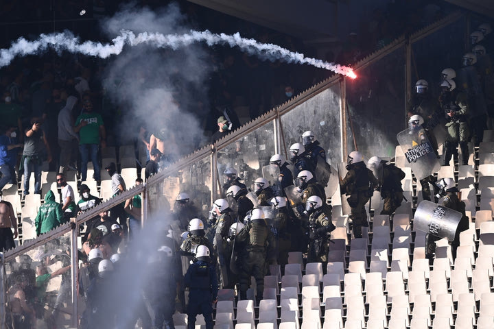 Τελικός Κυπέλλου Ελλάδας Λουξ 2022, Παναθηναϊκός – ΠΑΟΚ: Επεισόδια μεταξύ οπαδών και αστυνομικών πριν από την έναρξη