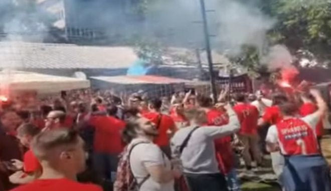 Final Four 2022: Πανζουρλισμός από τους φίλους του Ολυμπιακού έξω από τη Stark Arena
