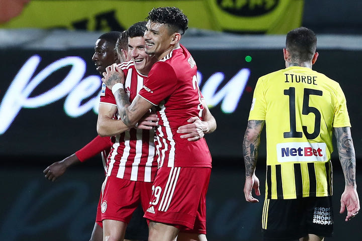 Άρης – Ολυμπιακός 0-1: Οι ερυθρόλευκοι των αλλαγών πέρασαν με τον Τικίνιο από το Βικελίδης