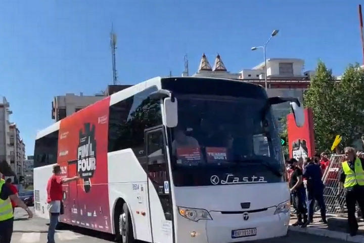 Final Four 2022, Ολυμπιακός: Πανικός στην άφιξη της αποστολής των ερυθρόλευκων στη Stark Arena