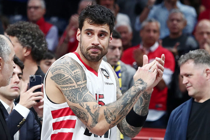 Final Four 2022, Ολυμπιακός: Το photostory της συγκίνησης του Γιώργου Πρίντεζη στο φινάλε του μικρού τελικού