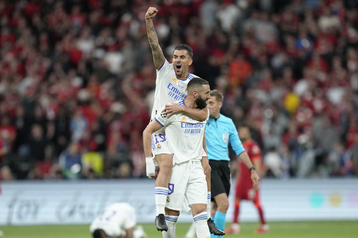 Τελικός Champions League 2022: Οι πανηγυρισμοί των παικτών της Ρεάλ, απογοήτευση στη Λίβερπουλ