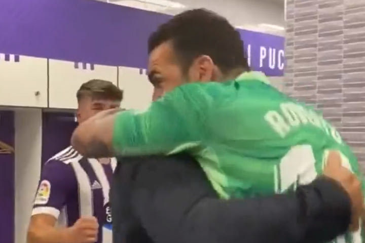 Ο Ρονάλντο πανηγύρισε έξαλλα με τον Ρομπέρτο και τους παίκτες της Βαγιαδολίδ την άνοδο στη La Liga