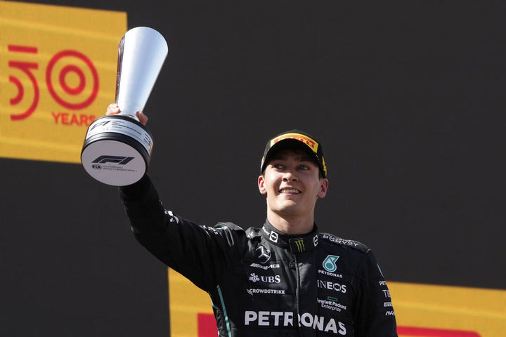 Formula 1: Ο Ράσελ έγινε ο μόνος οδηγός που έχει βαθμολογηθεί σε όλους τους αγώνες φέτος