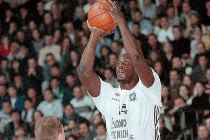 NBA: Η απίστευτη ιστορία του Μπάρκλεϊ για τον Σάκλεφορντ και τα φάουλ που έκανε επίτηδες στα εντός έδρας ματς των Σίξερς