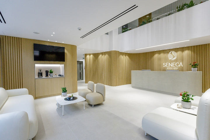 Βάλε τέλος στην τριχόπτωση στη Seneca Medical Group και την υπερσύγχρονη κλινική της Αθήνας