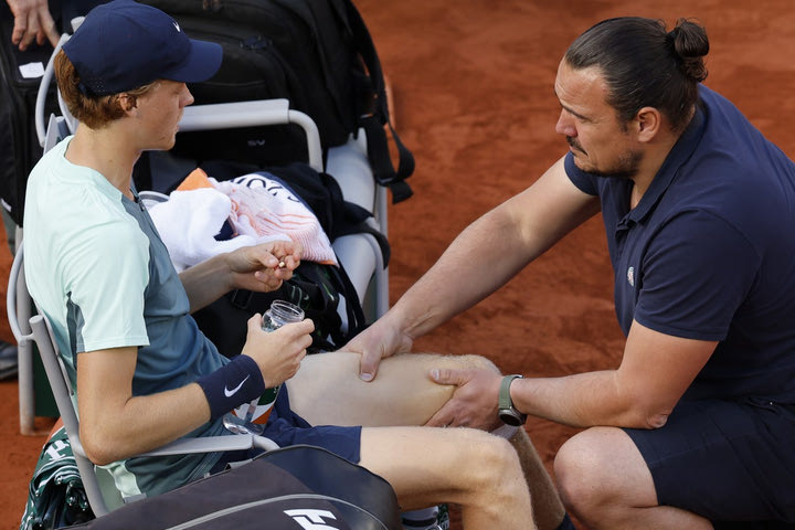 Roland Garros: Εγκατέλειψε ο Σίνερ, πρόκριση για τον Ρούμπλεφ