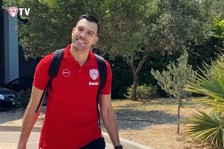 Final Four 2022, Ολυμπιακός: Το χαμόγελο του Σλούκα και ο χαβαλές του Γουόκαπ στο ταξίδι για το Βελιγράδι