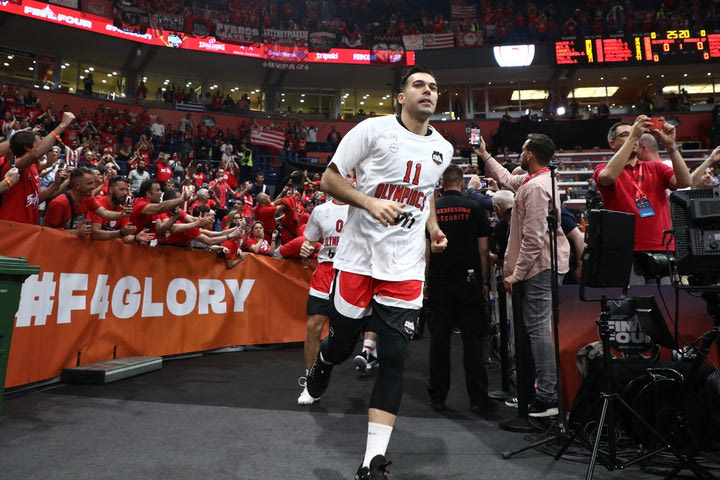 Final Four 2022, Ολυμπιακός: Οι ερυθρόλευκοι αποθεώθηκαν κατά την είσοδό τους στο παρκέ της Stark Arena