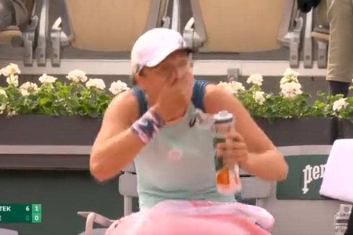 Roland Garros: Η γκάφα της Σβιόντεκ και η ξεκαρδιστική αντίδρασή της
