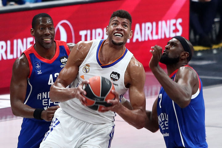 Final Four 2022, Ρεάλ Μαδρίτης – Αναντολού Εφές: Ασύλληπτα πράγματα από τον Ταβάρες, άγγιξε το double-double από την πρώτη περίοδο