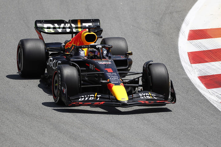 Formula 1: Άναψε η μάχη Λεκλέρ – Φερστάπεν στις τρίτες δοκιμές της Βαρκελώνης, από κοντά η Mercedes