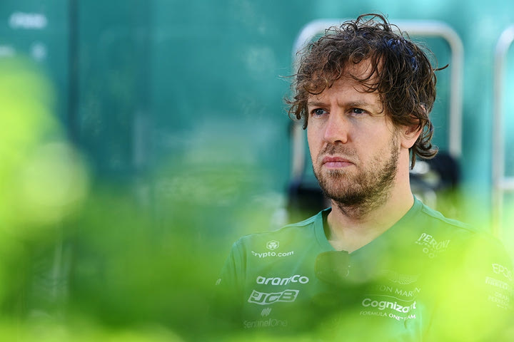 Formula 1: Ο Φέτελ επισκέφτηκε νεαρούς μηχανικούς σε αναμορφωτήριο φυλακών του Λονδίνου