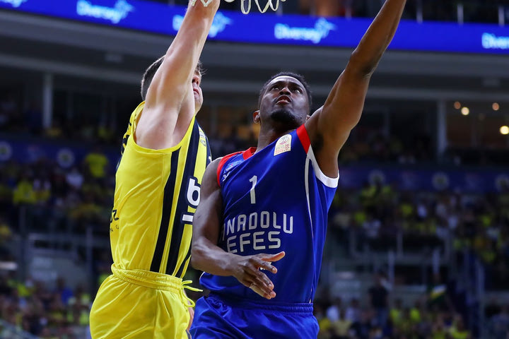 Φενέρμπαχτσε – Αναντολού Εφές 85-76: Ο Μίτσιτς έλειπε, ο Βέσελι χόρευε για το 1-0 στους τελικούς