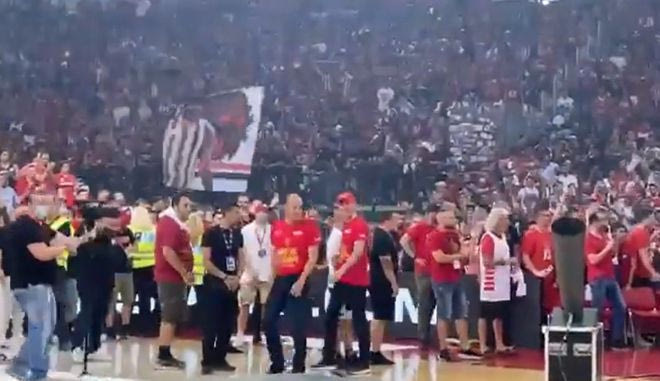 Η είσοδος των Αγγελόπουλων για την απονομή