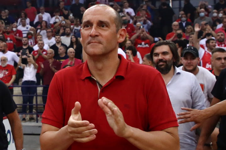 Το “καρφί” του Παναγιώτη Αγγελόπουλου στη συνέντευξη Τύπου: “Χωρίς κλιματιστικό θα φύγω”