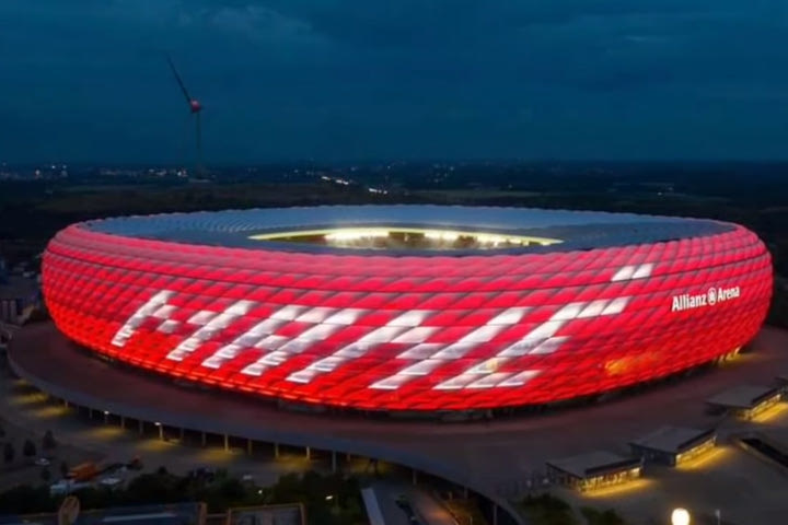 Μπάγερν: Η Allianz Arena φωταγωγήθηκε με το όνομα του Μανέ