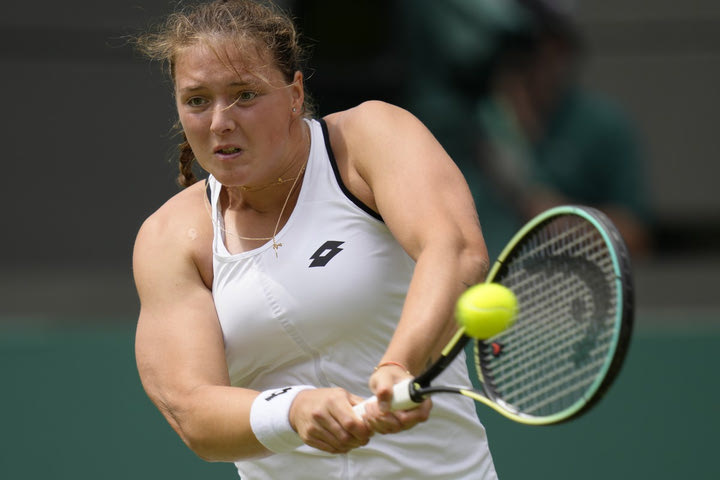 Wimbledon: Αποκλεισμός και για την Κόνταβεϊτ
