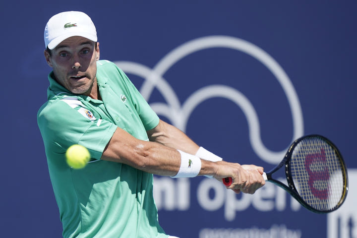 Wimbledon: Αποσύρθηκε και ο Μπαουτίστα Αγούτ λόγω κορονοϊού