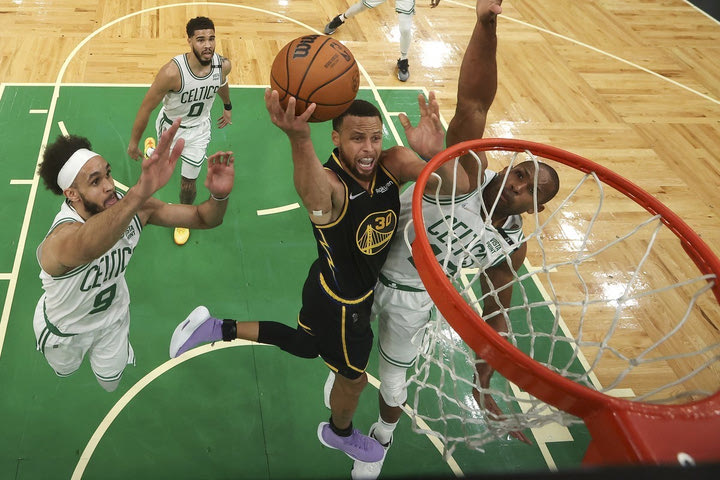 NBA Finals: Η μυθική ραψωδία του Στεφ Κάρι στο Garden στο Game 4