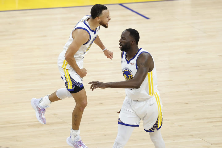 NBA Finals: Η τριάδα – φωτιά των Κάρι, Τόμπσον και Γκριν θέλει να πιάσει αυτή των Ντάνκαν, Τζινόμπιλι και Πάρκερ