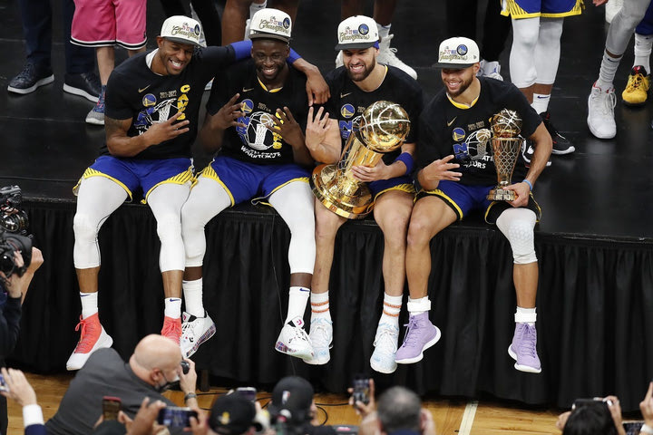 NBA Finals, Σέλτικς – Γουόριορς 90-103: Πρωταθλητές του NBA οι συγκλονιστικοί “Πολεμιστές” για 4η φορά σε 8 χρόνια, με ηγέτη Κάρι φόρεσαν το δαχτυλίδι μέσα στην Βοστώνη