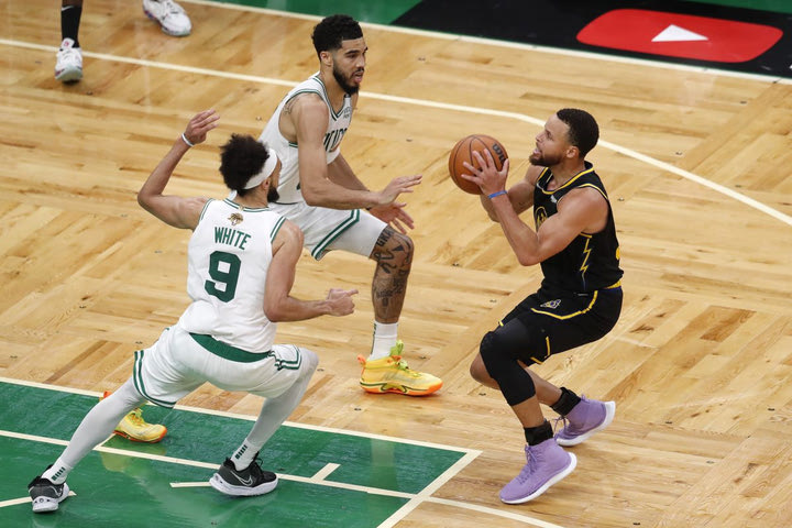 Προγνωστικά NBA: Ο Κάρι, ο Τέιτουμ και η υπεροχή των Γουόριορς στην 3η περίοδο