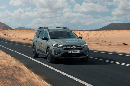 Αυτό είναι το πρώτο υβριδικό μοντέλο της Dacia και έχει 140 ίππους