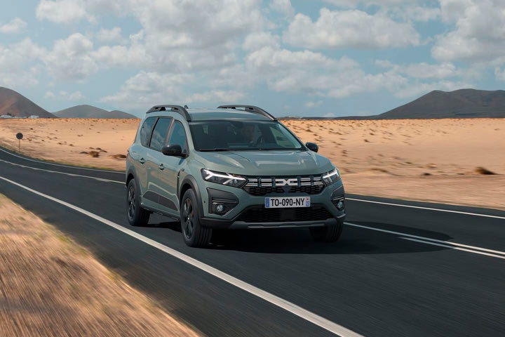 Αυτό είναι το πρώτο υβριδικό μοντέλο της Dacia και έχει 140 ίππους