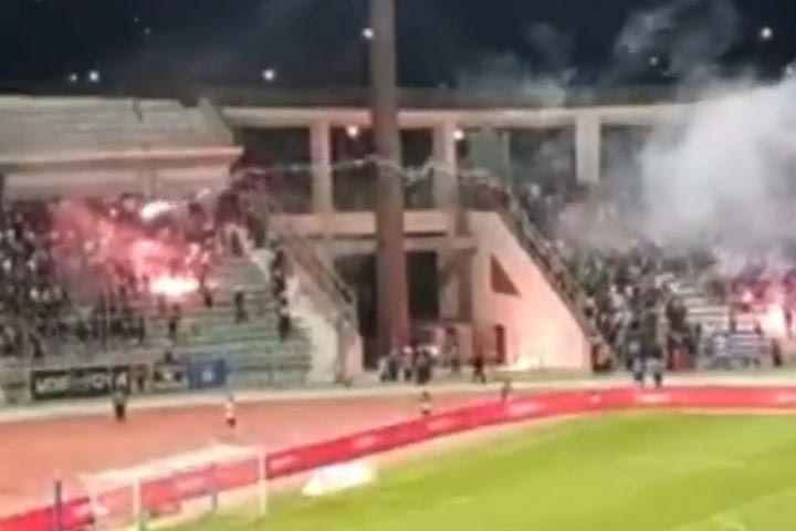 Ελλάδα – Κόσοβο: Δείτε VIDEO από την ένταση στις εξέδρες στο Πανθεσσαλικού