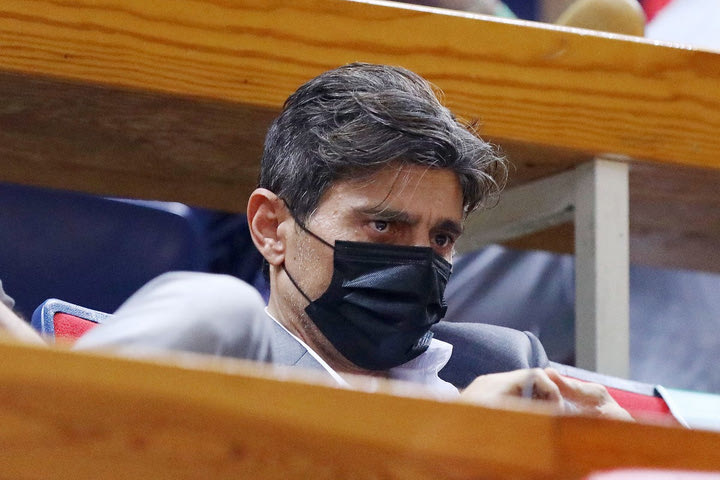 Ο Δημήτρης Γιαννακόπουλος αποχώρησε από το ΟΑΚΑ στο α’ μέρος του Παναθηναϊκός – Λάρισα