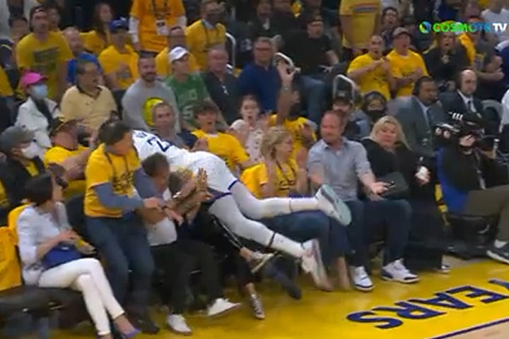 NBA Finals: Ο Ντρέιμοντ Γκριν έπεσε πάνω σε θεατές σε προσπάθειά του να κλέψει την μπάλα